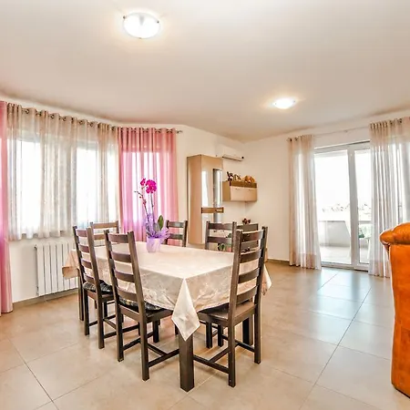 Apartment Filip Pula